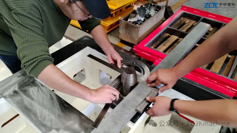 ZCJK постачає високоточні форми на замовлення клієнту в Саудівській Аравії